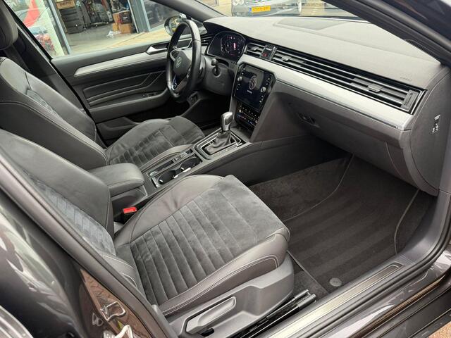 Volkswagen PASSAT Variant 1.4 TSI PHEV GTE Business WEGKLAPBARE TREKHAAK | LEDER | CAMERA | ELEKTRISCH VERSTELBARE STOELEN | STOELVERWARMING | NAVIGATIE | IQ LED | DODEHOEK DETECTIE | APPLE CARPLAY / ANDROID AUTO | ADAPTIEVE CRUISECONTROL |