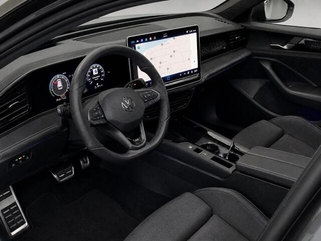 Volkswagen PASSAT Variant 1.5eHybrid 200kW/272PK R-Line Black Style · Panoramadak · Leder · Trekhaak · 360°Camera · Garantie t/m 24-08-2030 of 100000km.