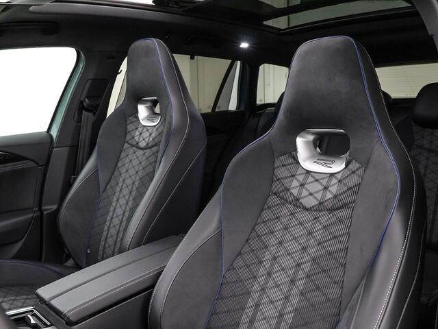 Volkswagen PASSAT Variant 1.5 eTSI 272pk DSG R-Line Edition · Panoramadak · Camera · Inklap. Trekhaak · Harman Kardon Sound · Head-Up Display · Massagefunctie · Garantie t/m 13-03-2030 of 100.000km