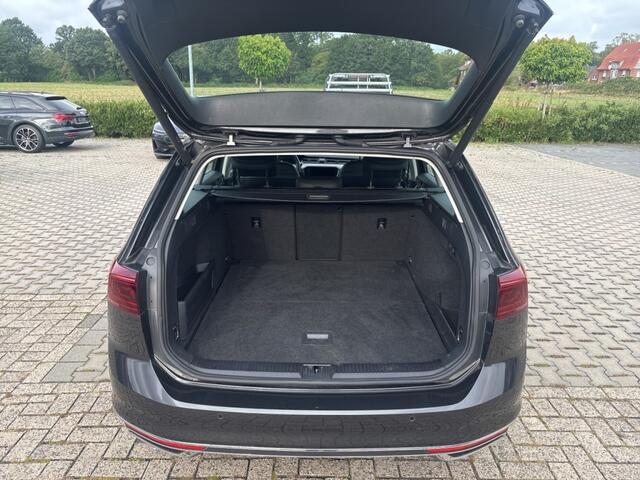 Volkswagen PASSAT 1.4 TSI GTE ZWENK.TREKHAAK/LEDER/ACC/CAMERA/E-KLEP/IQ-LIGHTS