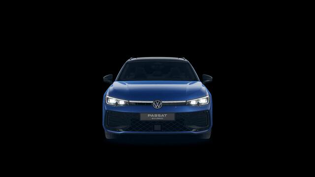 Volkswagen PASSAT Variant 1.5 eHybrid R-Line Edition 272PK DSG Black Style, Leder, Head-up, Keyless, 'Harman Kardon', Trekhaak, Koplampverlichting matrix-led, Massage Voorstoelen, Verwarmbare voorstoelen en buitenste achterstoelen, Head up Display