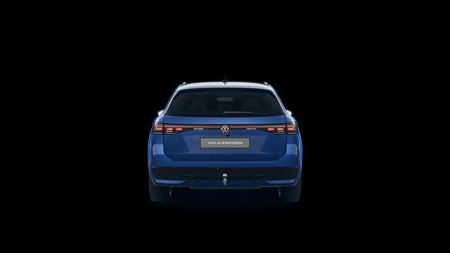 Volkswagen PASSAT Variant 1.5 eHybrid R-Line Edition 272PK DSG Black Style, Leder, Head-up, Keyless, 'Harman Kardon', Trekhaak, Koplampverlichting matrix-led, Massage Voorstoelen, Verwarmbare voorstoelen en buitenste achterstoelen, Head up Display