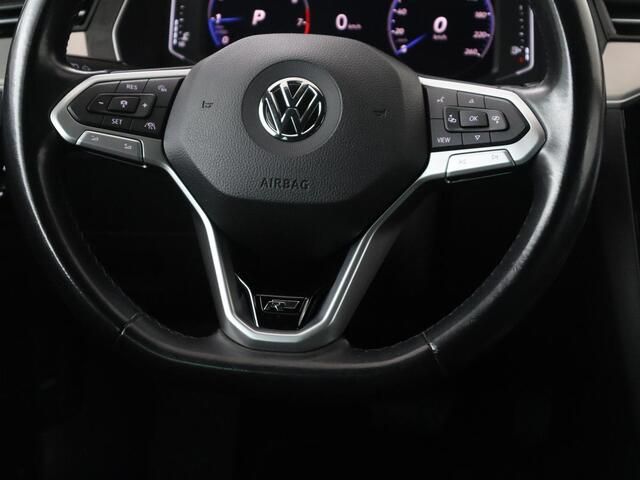 Volkswagen PASSAT Variant 1.5 TSI Elegance Business R | R-line | Leder/alcantara | Adaptive cruise | Stoelverwarming | Climate control | Keyless | Camera | Park assist | Carplay | Full LED