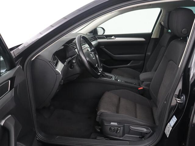 Volkswagen PASSAT Variant 1.4 TSI ACT Highline | Adaptive cruise | Stoelverwarming | Trekhaak | Camera | Park assist | Carplay | Climate control | Virtueel dashboard