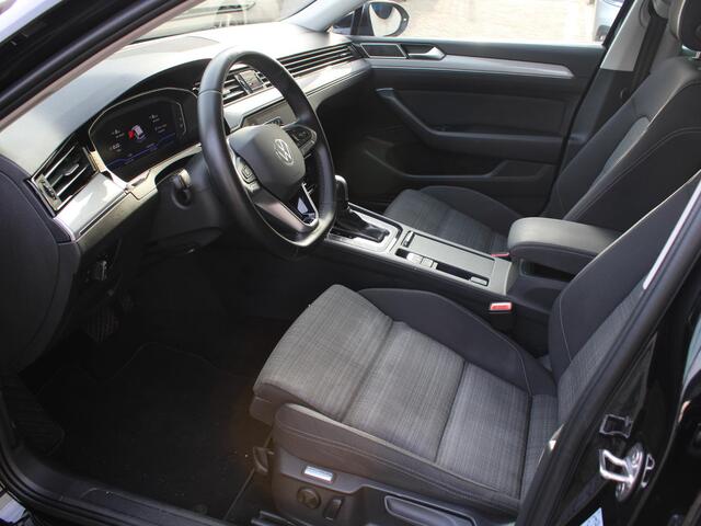 Volkswagen PASSAT Variant 1.5 TSI Business | PANORAMISCH SCHUIFDAK | WINTER PAKKET | APPLE CARPLAY | TREKHAAK |