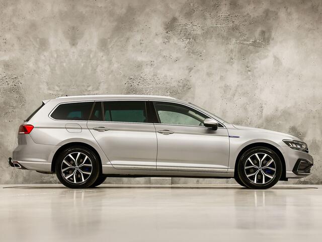 Volkswagen PASSAT Variant 1.4 TSI PHEV GTE 218Pk Automaat (APPLE CARPLAY, SOH 88,9%, GROOT NAVI, CAMERA, TREKHAAK, KEYLESS, SPORTSTOELEN, STOELVERWARMING, GETINT GLAS, NIEUWSTAAT)