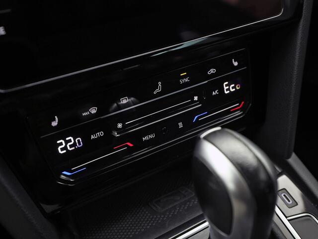 Volkswagen PASSAT Variant 1.4 TSI PHEV GTE 218Pk Automaat (APPLE CARPLAY, SOH 88,9%, GROOT NAVI, CAMERA, TREKHAAK, KEYLESS, SPORTSTOELEN, STOELVERWARMING, GETINT GLAS, NIEUWSTAAT)