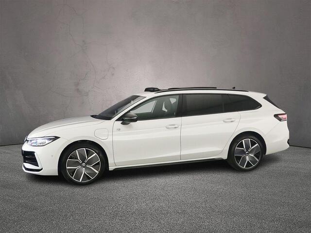 Volkswagen PASSAT Variant R-Line Edition 1.5 TSI eHybrid 272pk DSG Automaat Trekhaak, 360 camera, Panoramadak, Adaptive cruise control, LED matrix koplampen
