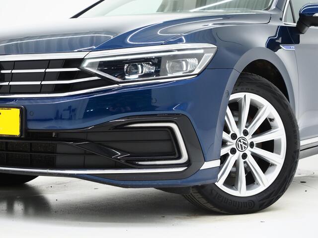 Volkswagen PASSAT Variant 1.4 TSI PHEV GTE | Panoramadak | Trekhaak | 360 | Massage | Memory | Keyless | Adaptive Cruise