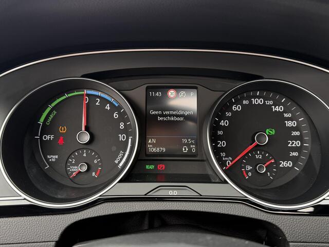 Volkswagen PASSAT Variant 1.4 TSI PHEV GTE Business 18"/Panoramadak/Trekhaak/Camera/PDC v+a/Elektrische klep/Apple Carplay & Android Auto