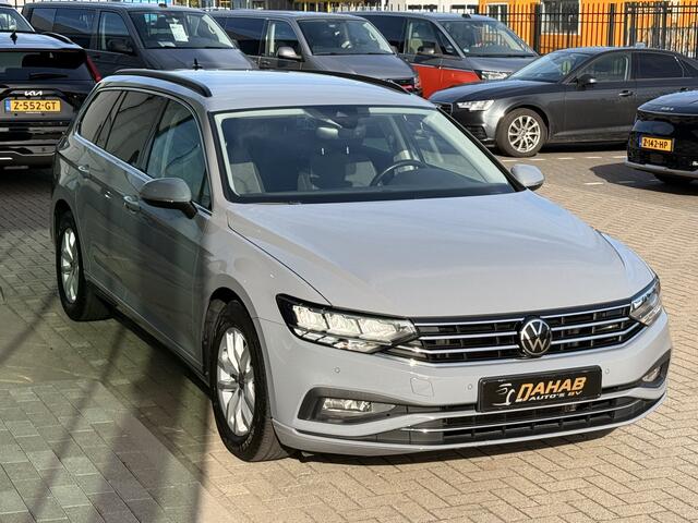 Volkswagen PASSAT Variant 1.5 TSI Business | Electrische Trekhaak | ACC | Massage | DAB | Achteruitrijcamera |