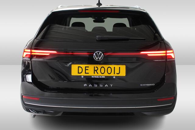 Volkswagen PASSAT Variant 1.5 eHybrid Business Trekhaak | Navigatie | Stoelverwarming | Head-Up Display |