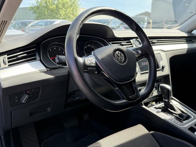 Volkswagen PASSAT BWJ 2017 | 1.8TSI 180PK Highline AUTOMAAT | TREKHAAK | STOEL&STUUR VERW | VERW ACHTERBANK | ADAPT. CRUISE | CLIMA | NAVI | PDC | LMV | MULTIFUNCT. STUUR