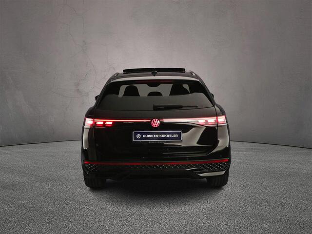 Volkswagen PASSAT Variant R-Line Edition 1.5 TSI eHybrid 272pk DSG Automaat Trekhaak, Black Style, Panoramadak, Adaptive cruise control, Navigatie, Achteruitrijcamera