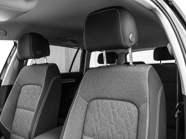 Volkswagen PASSAT 1.4 TSI 218pk DSG PHEV GTE Business · Camera · Wegklapbare Trekhaak · Apple/Android Car Play · P-Sensoren · 17'' Inch ·