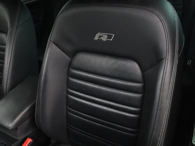 Volkswagen PASSAT 1.5 TSI Highline Business R | Pano.Dak | LED | Apple Carplay | R-Line | Stoelverwarming |