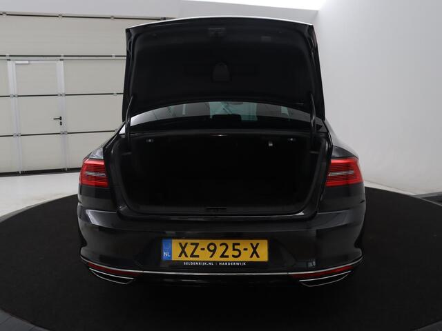 Volkswagen PASSAT 1.5 TSI Highline Business R | Pano.Dak | LED | Apple Carplay | R-Line | Stoelverwarming |