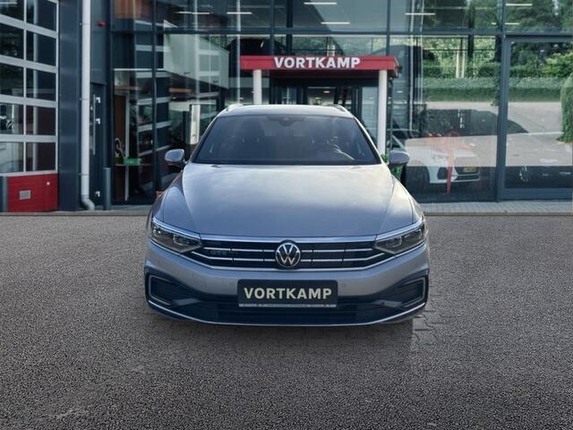 Volkswagen PASSAT 1.4 TSI GTE TREKHAAK/CAMERA/HALF-LEDERELEK-KLEP/ACC/STOELVERW/CARPLAY