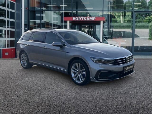 Volkswagen PASSAT 1.4 TSI GTE TREKHAAK/CAMERA/HALF-LEDERELEK-KLEP/ACC/STOELVERW/CARPLAY