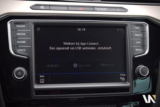 Volkswagen PASSAT Variant 1.4 TSI ACT Highline | DSG | Trekhaak | Massage | Elektr. Stoelen met Verwarming | Adaptive Cruise | 360 Cam. | Virtual Dash | 2e Eig. Volledig. O.H.