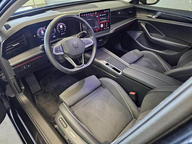 Volkswagen PASSAT Variant 1.5 eHybrid | Head-up | Trekhaak | Memory | Adaptive cruise | Massage | Achteruitrijcamera | Stoelverwarming | Carplay |