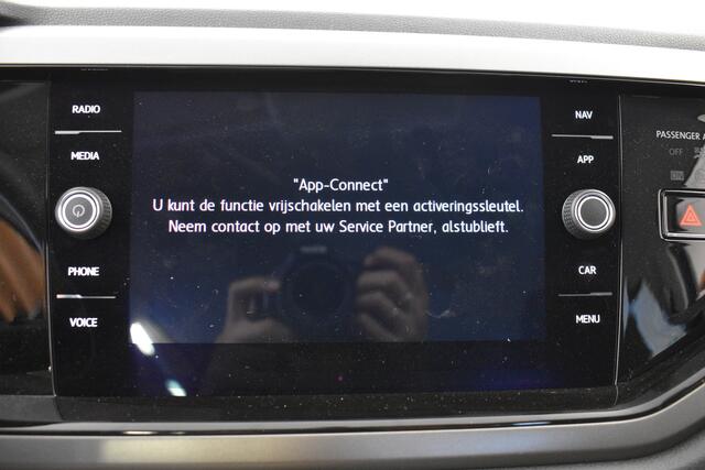 Volkswagen POLO 1.0 TSI Highline Carplay Navi
