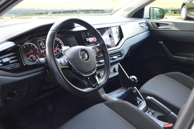 Volkswagen POLO 1.0 MPI COMFORTLINE *CLIMA*CRUISE*PRIVACYGLASS*CARPLAY
