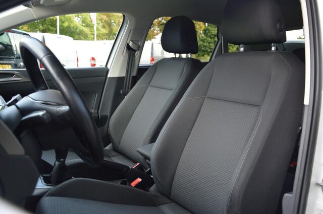 Volkswagen POLO 1.0 MPI COMFORTLINE *CLIMA*CRUISE*PRIVACYGLASS*CARPLAY