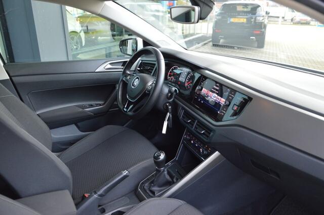 Volkswagen POLO 1.0 MPI COMFORTLINE *CLIMA*CRUISE*PRIVACYGLASS*CARPLAY