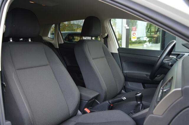 Volkswagen POLO 1.0 MPI COMFORTLINE *CLIMA*CRUISE*PRIVACYGLASS*CARPLAY