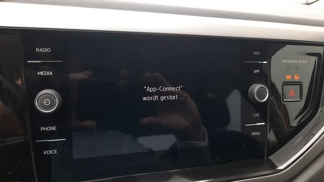 Volkswagen POLO 1.0 TSI Comfortline Executive | PDC | Clima | Navi Binnenkort beschikbaar
