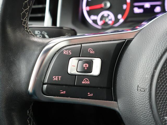 Volkswagen POLO 1.0 TSI Highline Business R | 95 PK | Elektrisch bedienbaar panoramadak | Navigatiesysteem | LED verlichting |