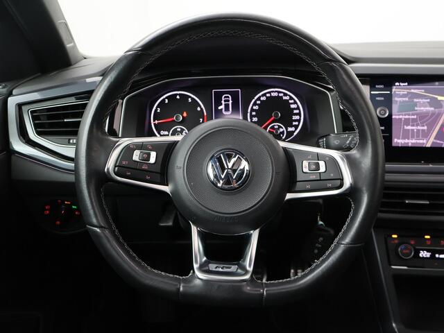 Volkswagen POLO 1.0 TSI Highline Business R | 95 PK | Elektrisch bedienbaar panoramadak | Navigatiesysteem | LED verlichting |