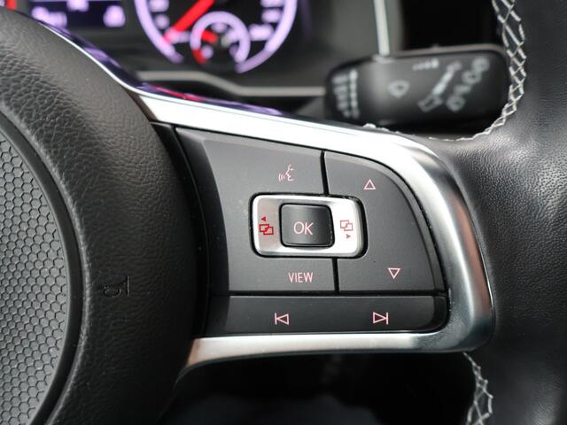 Volkswagen POLO 1.0 TSI Highline Business R | 95 PK | Elektrisch bedienbaar panoramadak | Navigatiesysteem | LED verlichting |