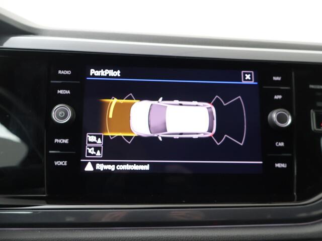Volkswagen POLO 1.0 TSI Highline Business R | 95 PK | Elektrisch bedienbaar panoramadak | Navigatiesysteem | LED verlichting |
