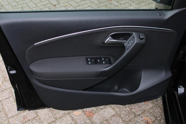 Volkswagen POLO 1.2 TSI Highline Stoelverwarming, Airco, Cruise control, Parksens. V en A, Leder, Armsteun voor, Elektrische ramen