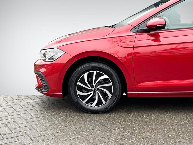 Volkswagen POLO 1.0 TSI Life | Apple Carplay/Android Auto | Stoelverwarming | LED Koplampen | Park. Sensoren | Rijklaarprijs!