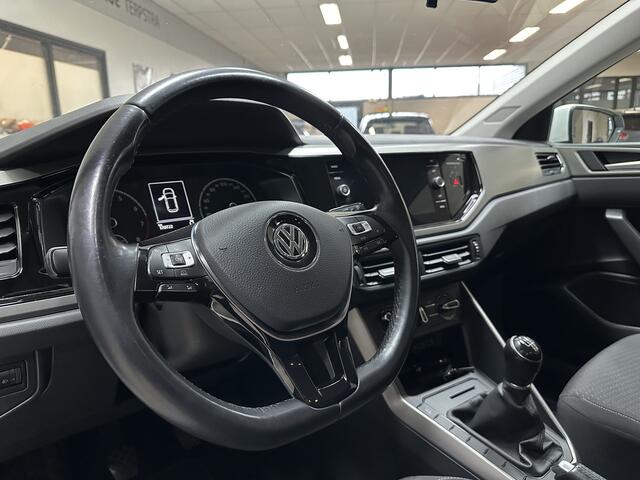 Volkswagen POLO 1.0 Comfortline/ Trekhaak/ Navi/ Apple + Android/ DAB+/ Airco/ Cruise/ Elek. pakket/ Isofix/ Bluetooth/ Armsteun/ Multi. LEDER. Stuur/ Mistl./ LED Dagrijverl.