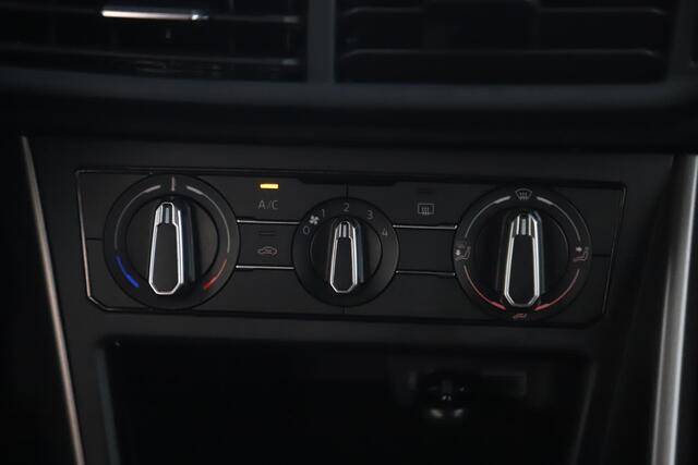 Volkswagen POLO 1.0 TSI Comfortline Navigatie Carplay Android Achteruitrijcamera Airco Adaptive Cruise 17 inch Pretoria Zwarte Velgen Parkeersensor