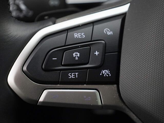Volkswagen POLO 1.0TSI/115PK R-Line DSG Volkswagen Polo 1.0TSI/110PK R-Line DSG · App connect · Parkeersensoren + camera · Lane assist · Garantie tot mei 2026