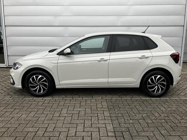 Volkswagen POLO Life Edition 1.0 70 kW / 95 pk TSI Hatchback 5 ver sn. Hand | Parkeersensoren voor & achter |