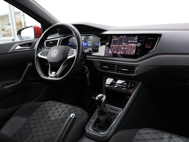 Volkswagen POLO 1.0 TSI R-Line 95pk | LED | Navigatie | 17" Bergamo | Climate control | Cruise control