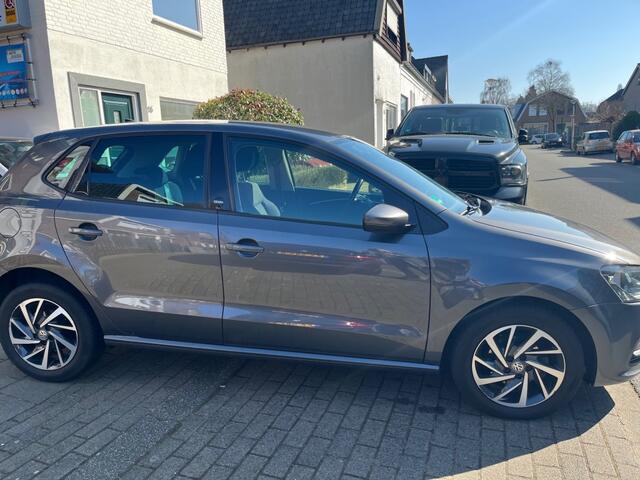 Volkswagen POLO 1.2 TSI COMF. BNS R SOUND