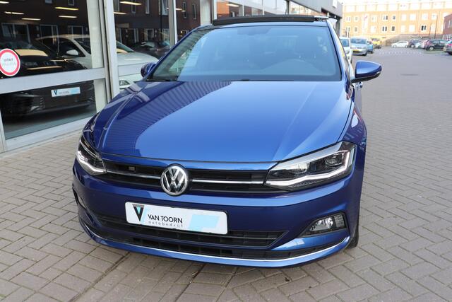 Volkswagen POLO 1.0 TSI Highline automaat. Panoramadak, afn. trekhaak, set winterwielen, digitaal dashboord