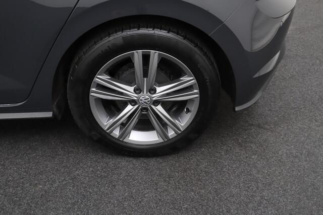 Volkswagen POLO 1.0 TSI 96 PK R-Line Sportstoelen Trekhaak Climate Adapt. Cruise