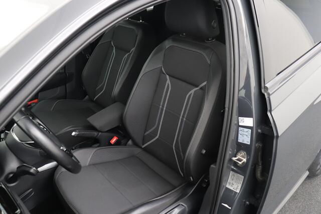 Volkswagen POLO 1.0 TSI 96 PK R-Line Sportstoelen Trekhaak Climate Adapt. Cruise