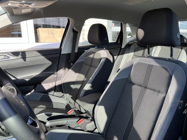 Volkswagen POLO 1.0 TSI Style / AUTOMAAT/ ADAPT. CRUISE/ DAB/ APP-CONNECT/ AIRCO/ PARK. SENSOREN/ 15" LMV/ BLUETOOTH/ MATRIX