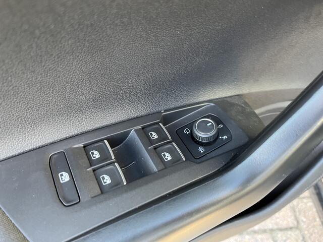 Volkswagen POLO 1.0 TSI Style / AUTOMAAT/ ADAPT. CRUISE/ DAB/ APP-CONNECT/ AIRCO/ PARK. SENSOREN/ 15" LMV/ BLUETOOTH/ MATRIX