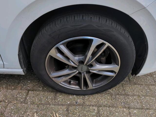 Volkswagen POLO 1.0 TSI Comfortline /DSG/ Do. Glas/ Airco/ Navi/ Parkeersensor/ 15 lmv