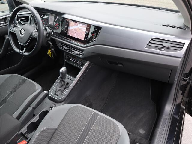 Volkswagen POLO 1.0 TSI Highline Panoramadak | Stoelverwarming | Getint Glas | Parkeersensoren |